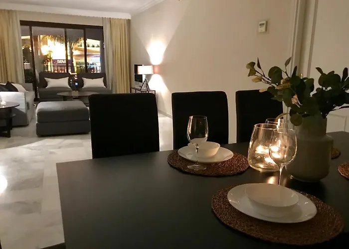 Large And Elegant In Puerto Banus With Pools And Paddle