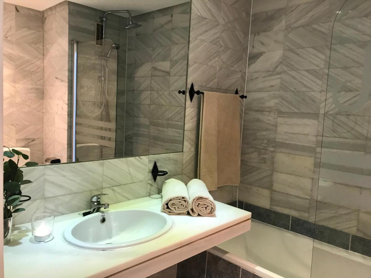 Large And Elegant In Puerto Banus With Pools And Paddle Apartament